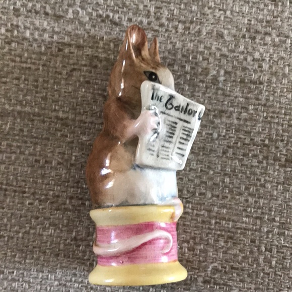 Beatrix Potter’s The Tailor of Gloucester Mouse Figurine by Beswick, 1949 - Picture 5 of 6